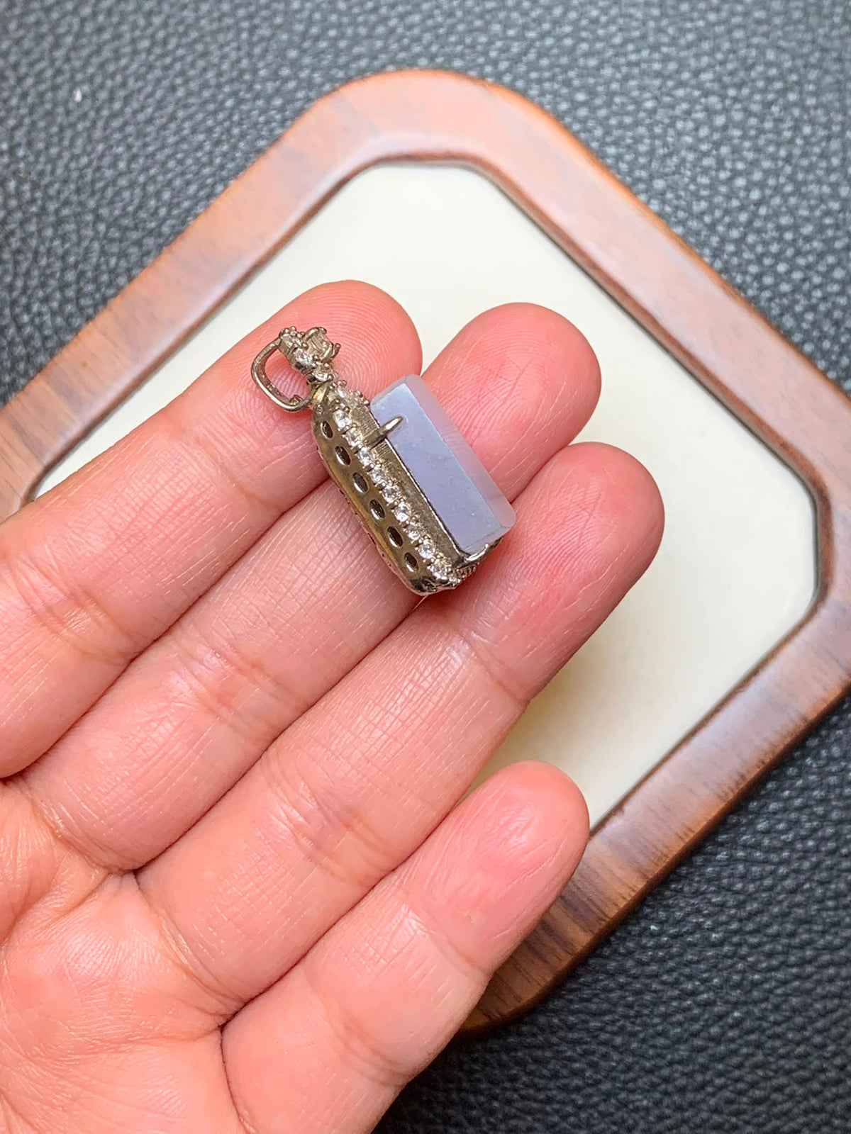 紫罗兰无事牌翡翠吊坠 | Lavender Jadeite Plaque Pendant