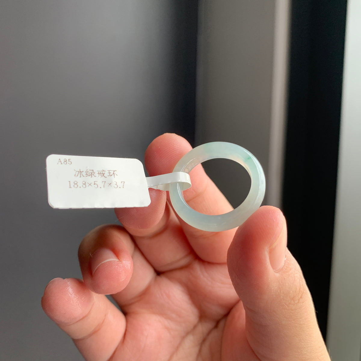 冰绿翡翠戒指 | Icy Green Jadeite Ring