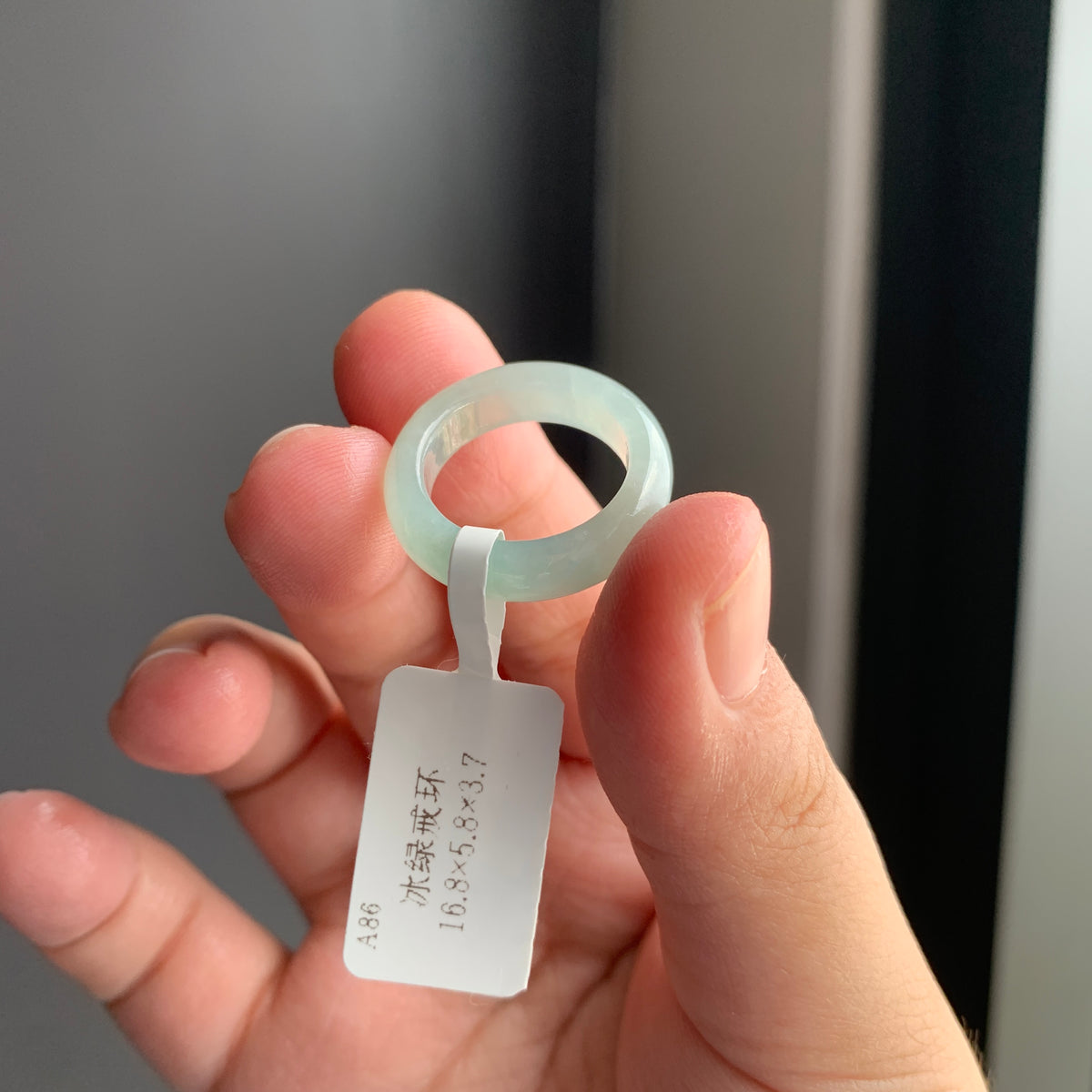 冰绿翡翠戒指 | Icy Green Jadeite Ring
