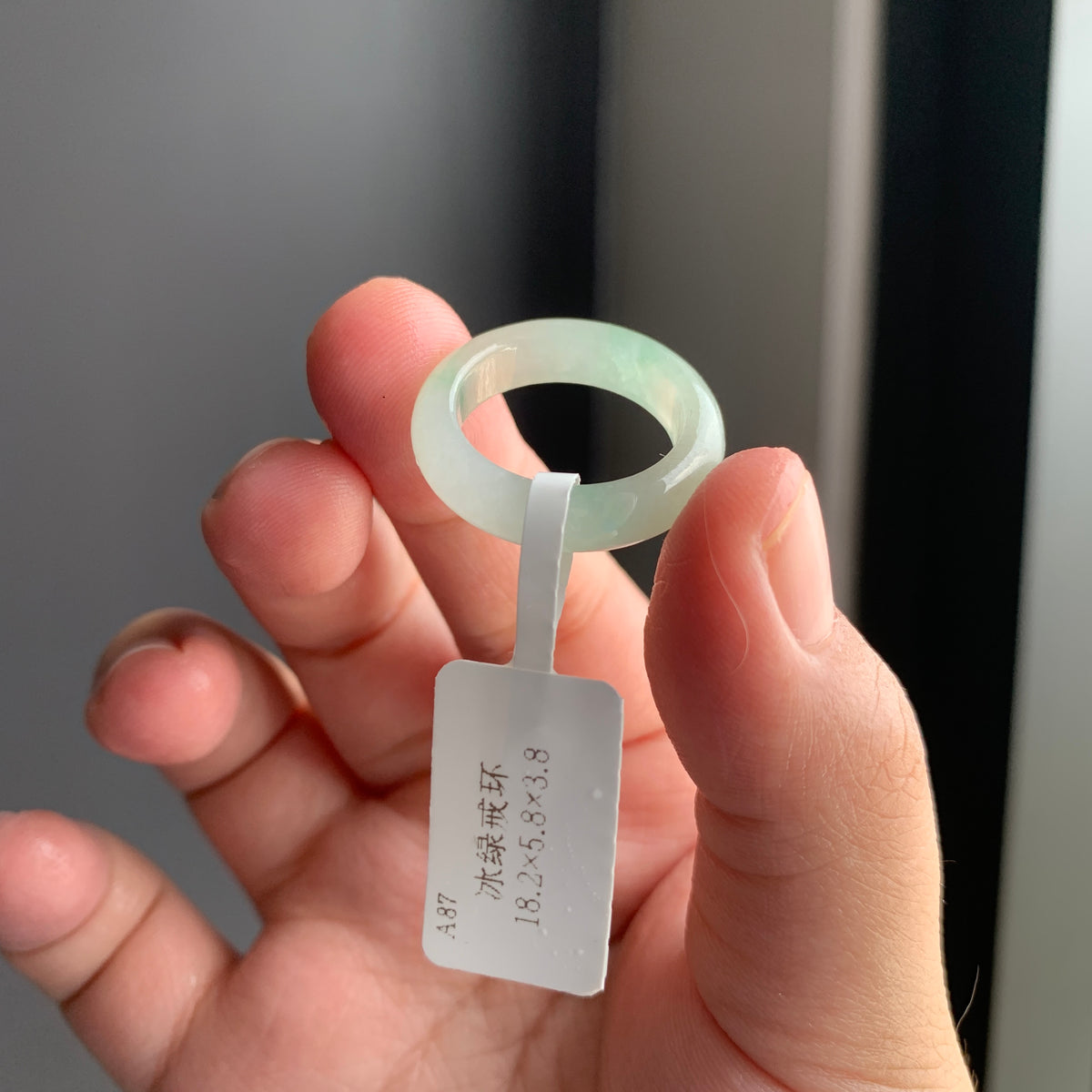 冰绿翡翠戒指 | Icy Green Jadeite Ring