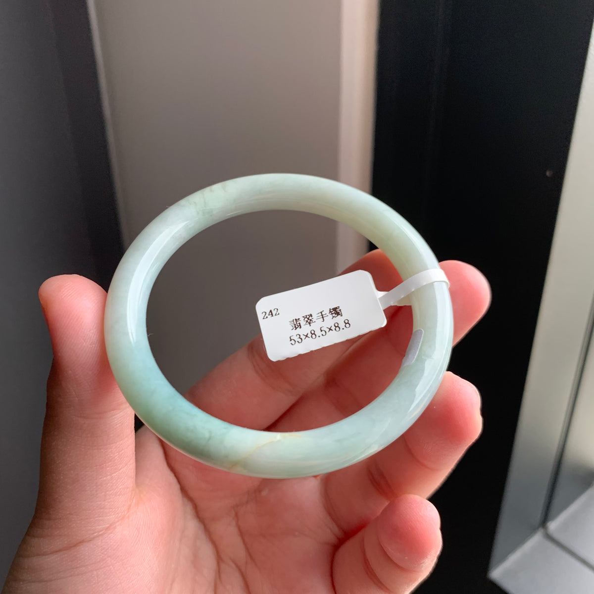 蓝绿天然翡翠圆条手镯