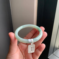 蓝绿天然翡翠圆条手镯