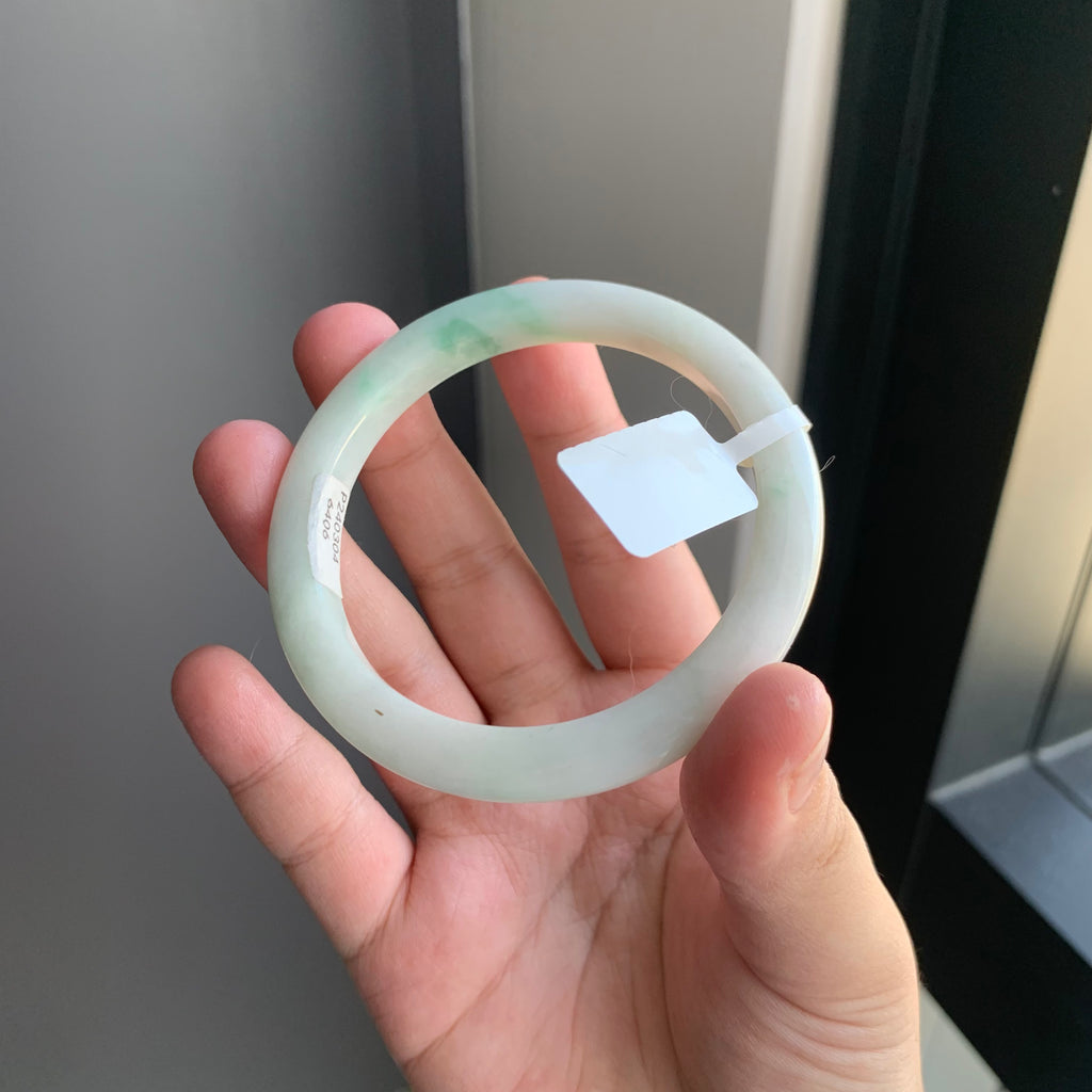 白底青天然翡翠正圈手镯